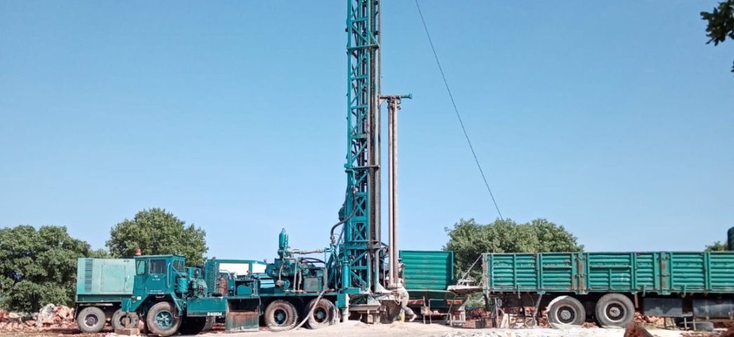 Çorum’un Konaklı bölgesinde yürütülen sondaj çalışmaları neticesinde yerin 256 metre