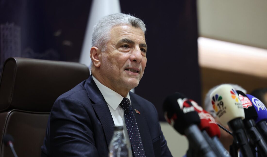 Ticaret Bakanı Ömer Bolat, AK Parti Çorum İl Başkanlığı ziyaretinde